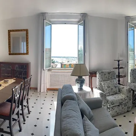아파트 Maura's Sea View *